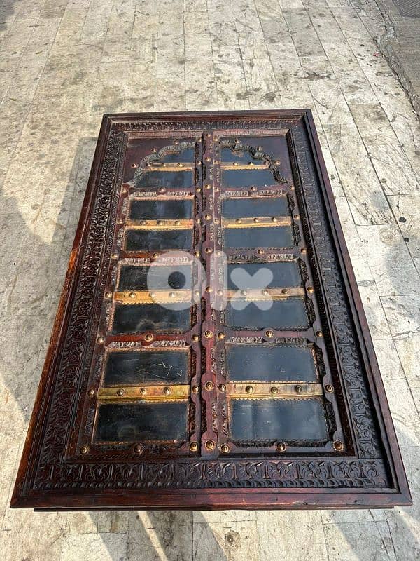 طاولة وسط نص قطراني انتيك وجه باب عقد نحاس ١٥٠سم عمر ١٠٠سنة 4