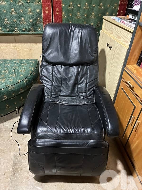 كرسي تدليك كهربائي جلدي فاخر (شبه جديد) - فرصة لا تُعوَّض! 1