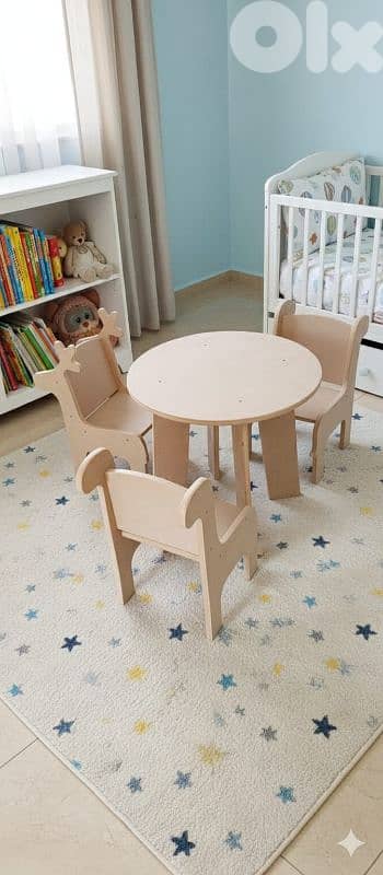 طاولة و كراسي خشب 0