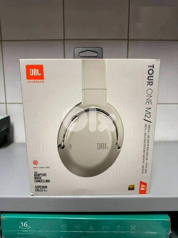 Jbl Tour One M2 wireless headphones champagne 0