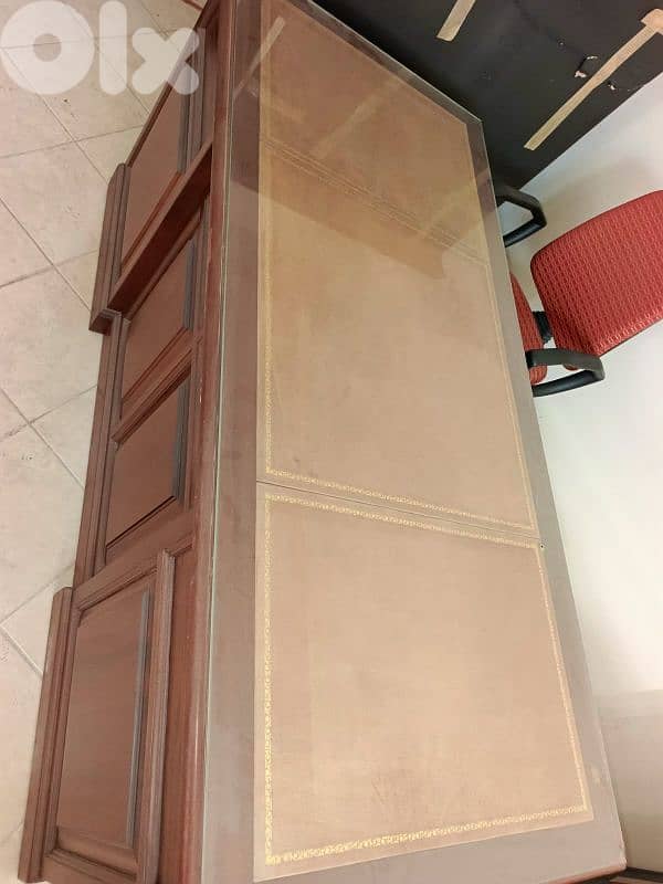 مكتب انجليزي انتيك رائع جدا خشب موغونو صافي وجه جلد طبيعي 3