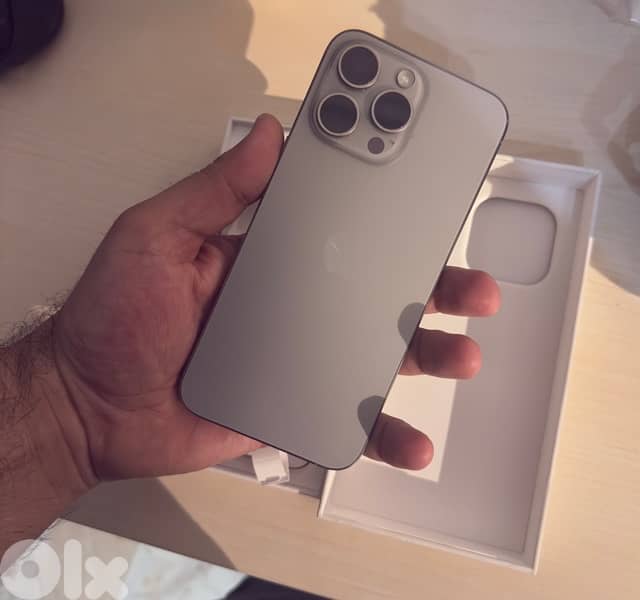 iphone 15 pro max 256 gb battery 92% 3