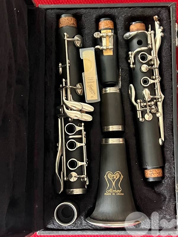 Clarinet Bb used like new with extra Vandoren reed 1