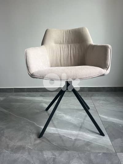 Modern Swivel Rotation Chair – Like New