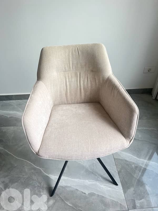 Modern Swivel Rotation Chair – Like New 3
