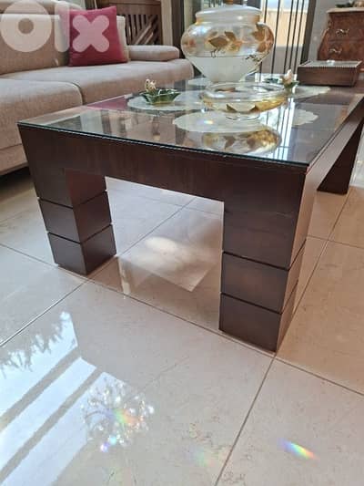 للبيع طاولة نص و ٣ طاولات انتيك و 4طاولات بليكسي