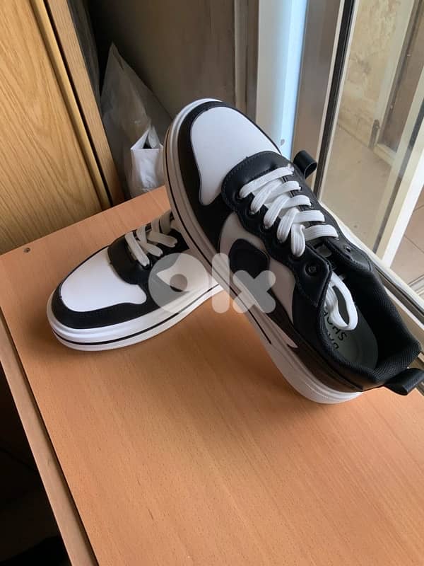 sneakers size 42 from larnaca bershka 2