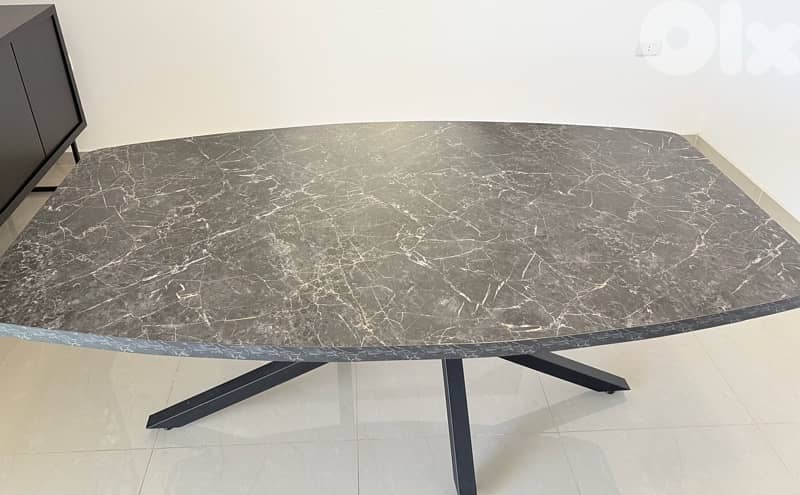 طاولة صفرا للبيع 2