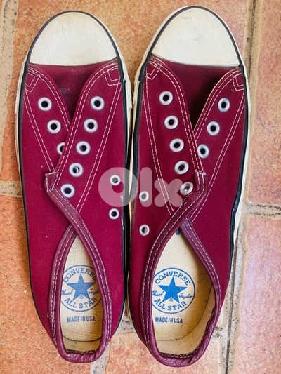 converse shoes burgundy color