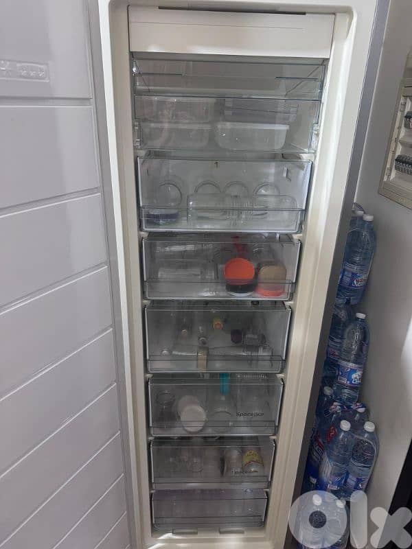 refrigerator  very good condition 2