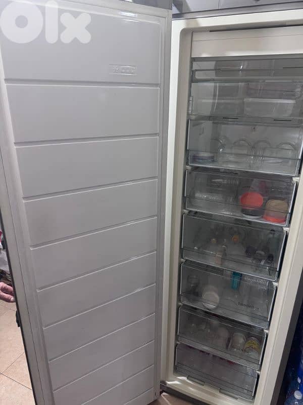 refrigerator  very good condition 3