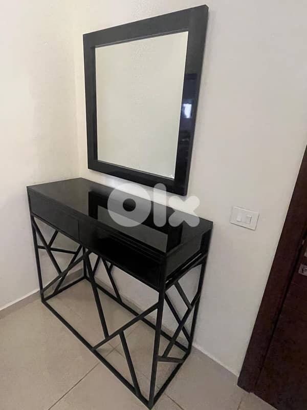 Console table with a wall mounted mirror 2