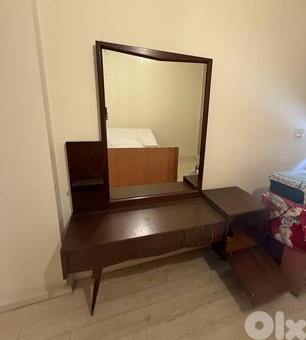 solid wood vintage vanity 0