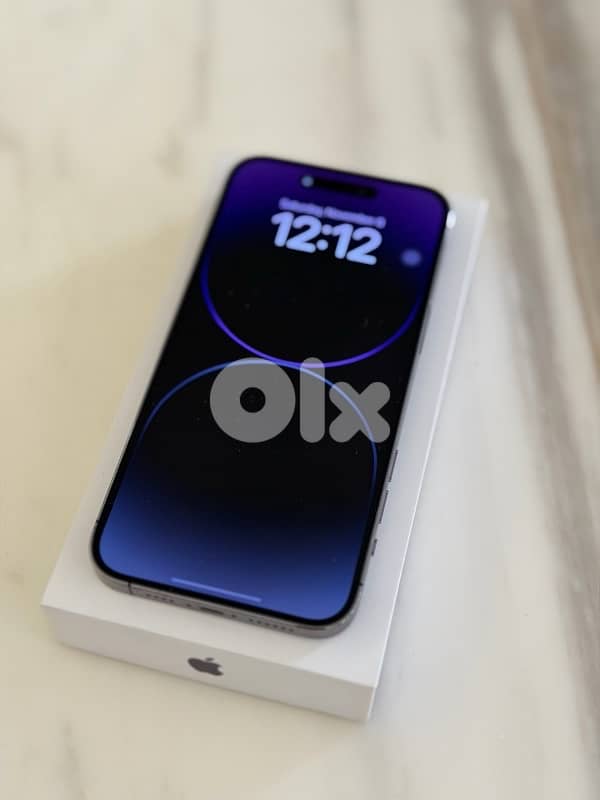 iphone 14 pro max 256 GB used like new 0 scratch (screen and back) 1