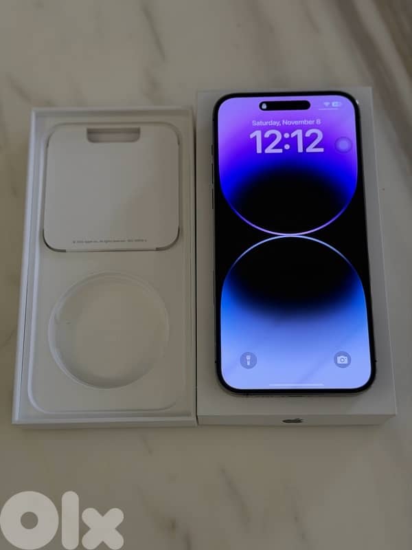 iphone 14 pro max 256 GB used like new 0 scratch (screen and back) 3