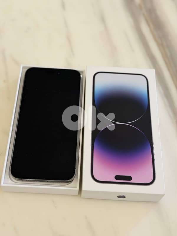 iphone 14 pro max 256 GB used like new 0 scratch (screen and back) 4