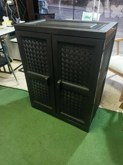 خزانة عضم للخارج.  Armoire plastic outdoor