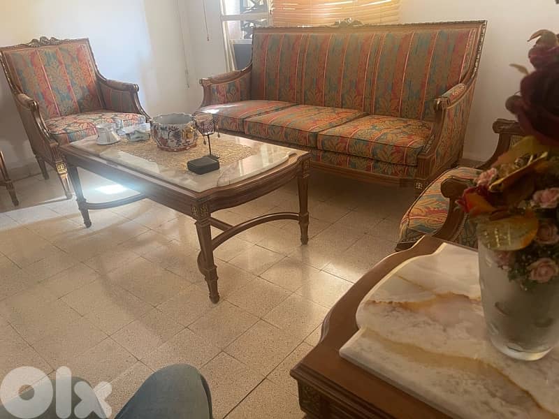 very good condition salon 1