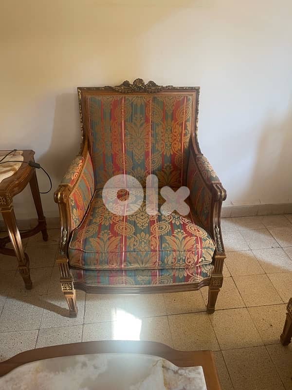 very good condition salon 3