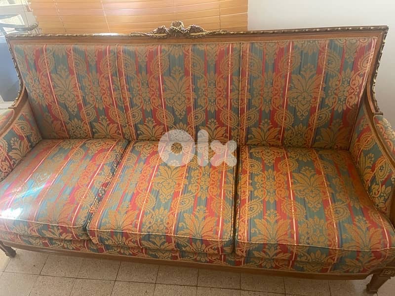 very good condition salon 4