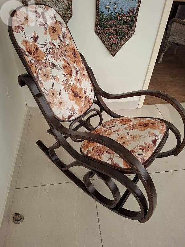 Vintage European-style Rocking Chair 0