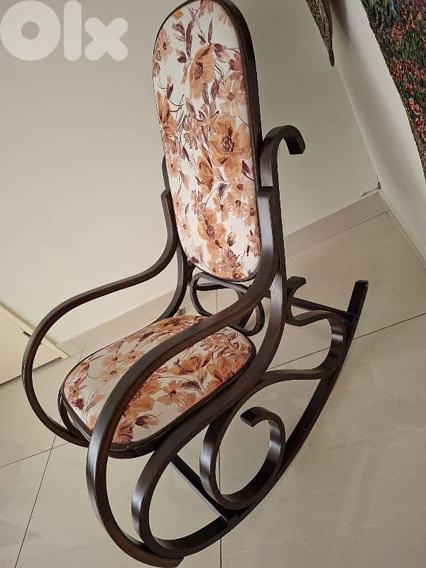 Vintage European-style Rocking Chair 1