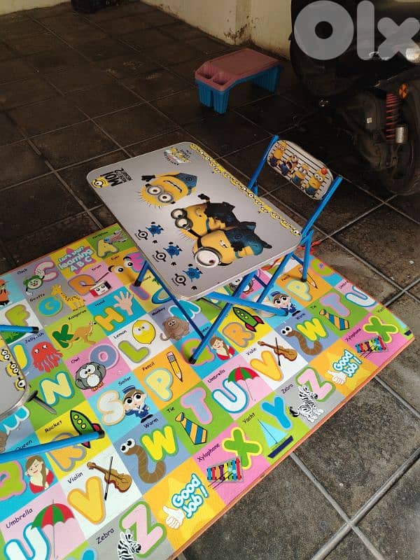 كرسي مع طاولة دراسة للاطفال 1