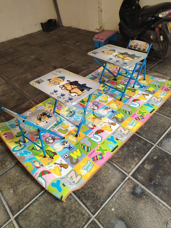 كرسي مع طاولة دراسة للاطفال 2