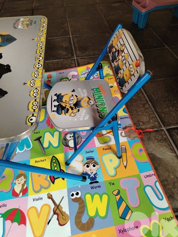 كرسي مع طاولة دراسة للاطفال 3