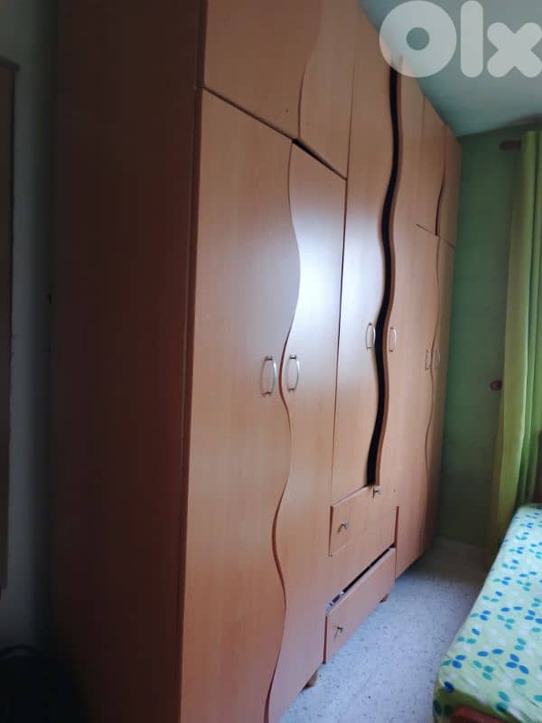 خزانة كبيرة  للبيع بحالة جيدة 2