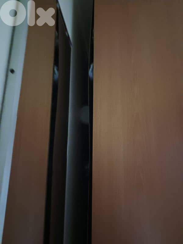 خزانة كبيرة  للبيع بحالة جيدة 4