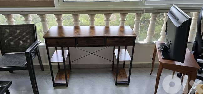 Wooden desk with 3 drawers