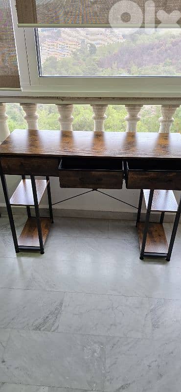 Wooden desk with 3 drawers 1