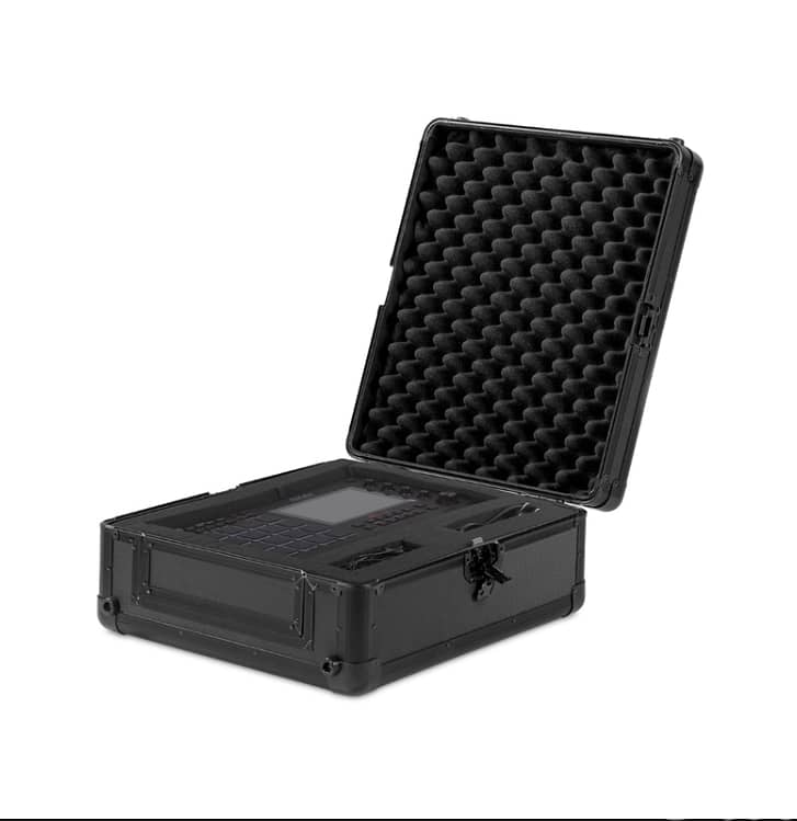 UDG Ultimate Pick Foam Flight Case Multi Format, M, Black 1