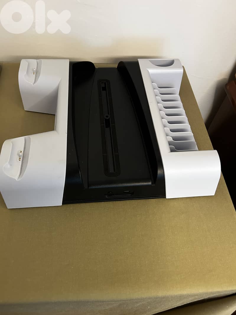 PS5 Slim vertical stand like new with controller dock 0