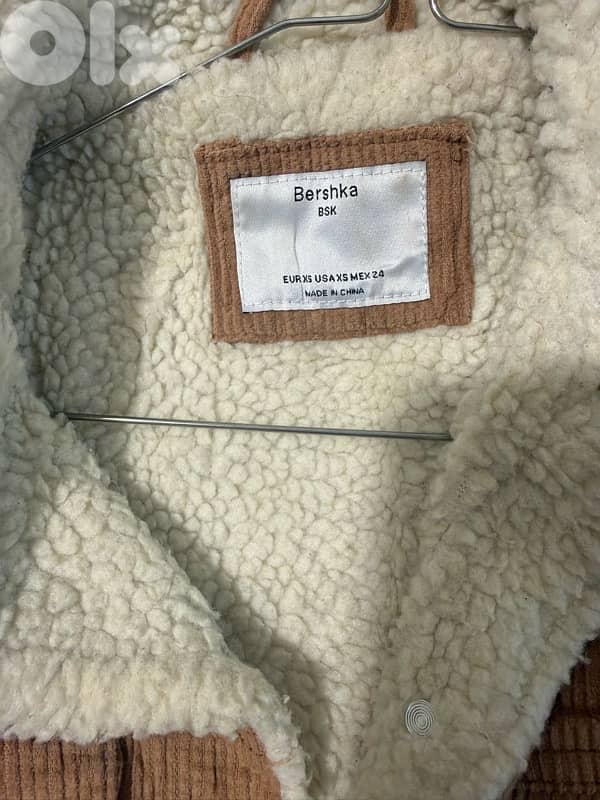 jacket bershka inside fur , size XS/S 1