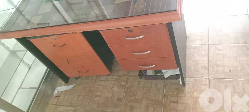 مكتب مستعمل 0