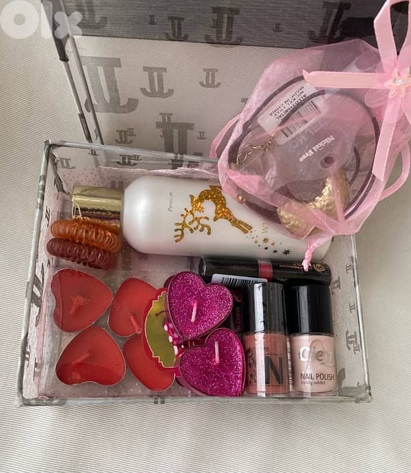 8 item gift box 2