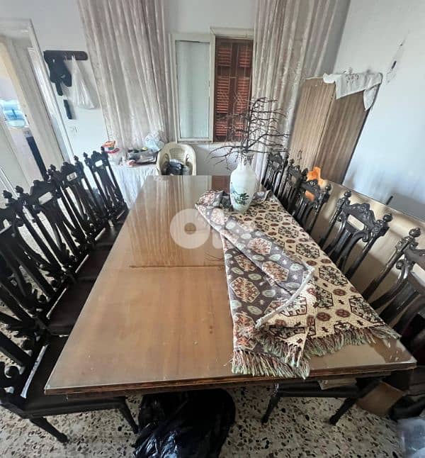 dinning room and 10 chairs 1