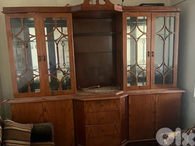 فيترين لغرفة صفرة حالة جيدة