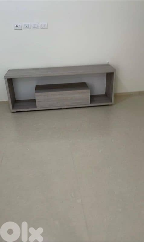 طاولة غير مستعملة 0