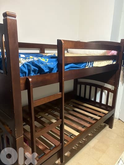 تختين فوق بعض مع تخت ثالث جرار بدون فرش
