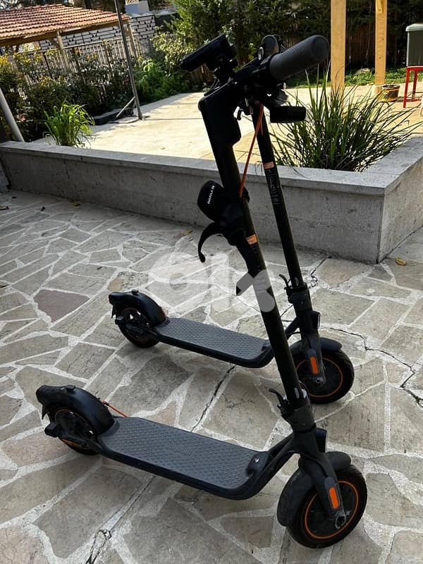 electric scooter for sale each 375$ 2