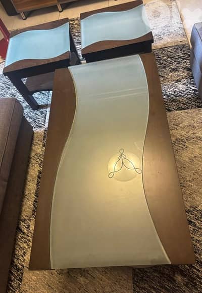 طاولة عدد ٣ واحدة كبيرة ٢ صغار مستعمل شبه جديد الشويفات