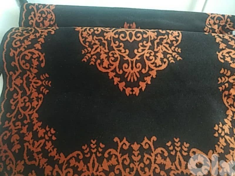 Thin twin carpets - Not Negotiable 3