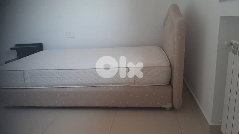 1 single bed with mattress 0