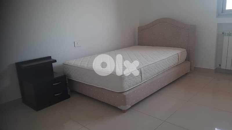 1 single bed with mattress 1