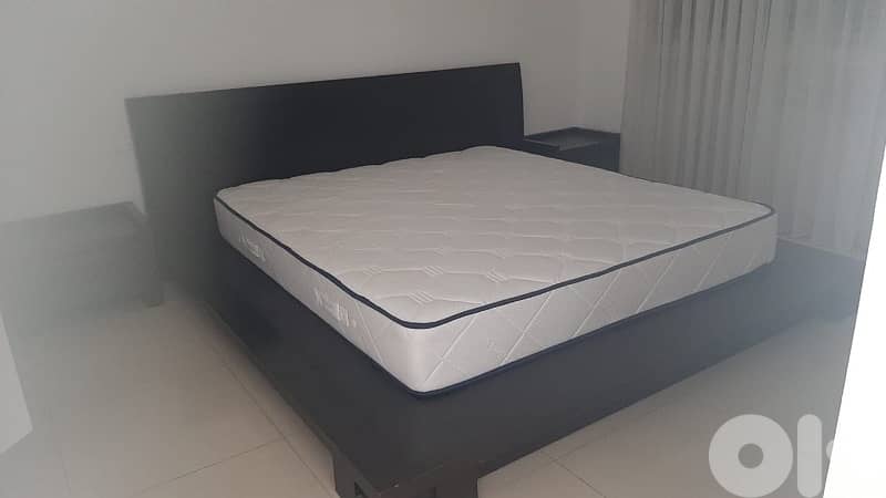 big bed with 2 night tables 0