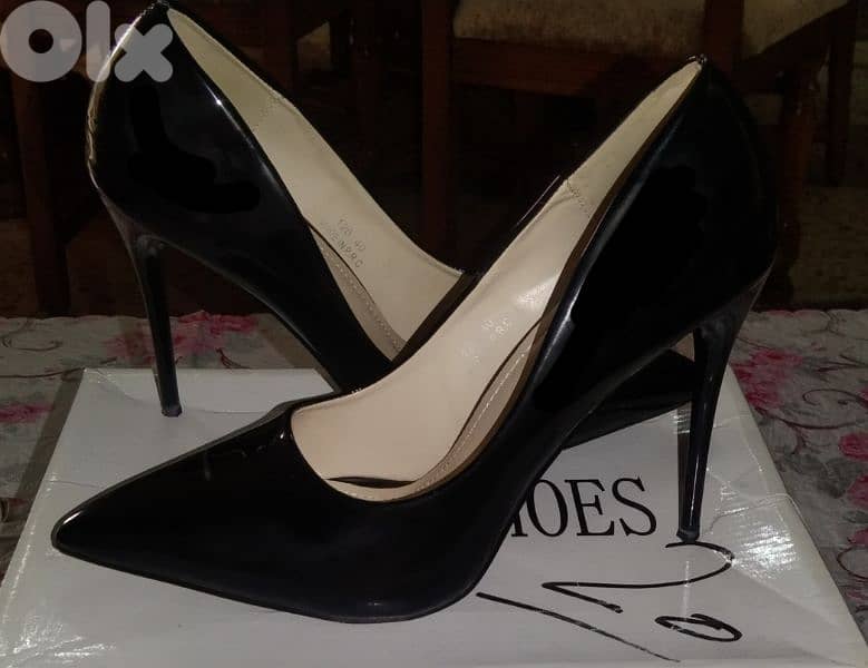 black high heels 0