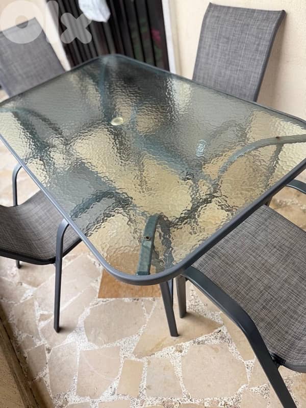 outdoor Table and chairs 0